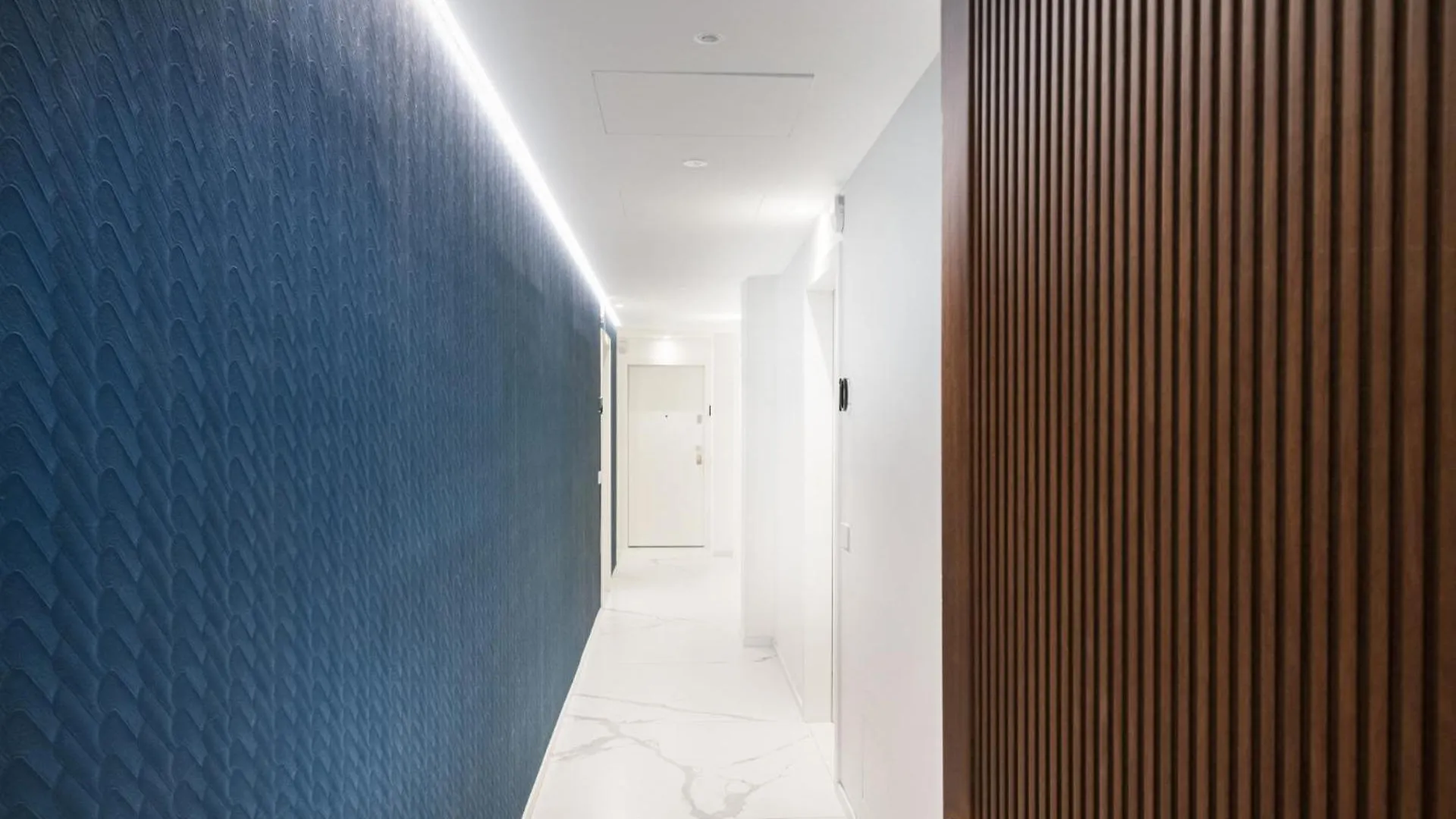 Easylife - Gioello Con Terrazzo Vicino Al Duomo Apartment Milan 0*,  Italy