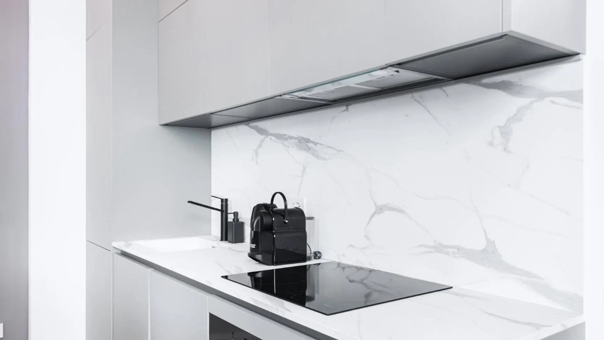 Easylife - Gioello Con Terrazzo Vicino Al Duomo Apartment Milan Italy