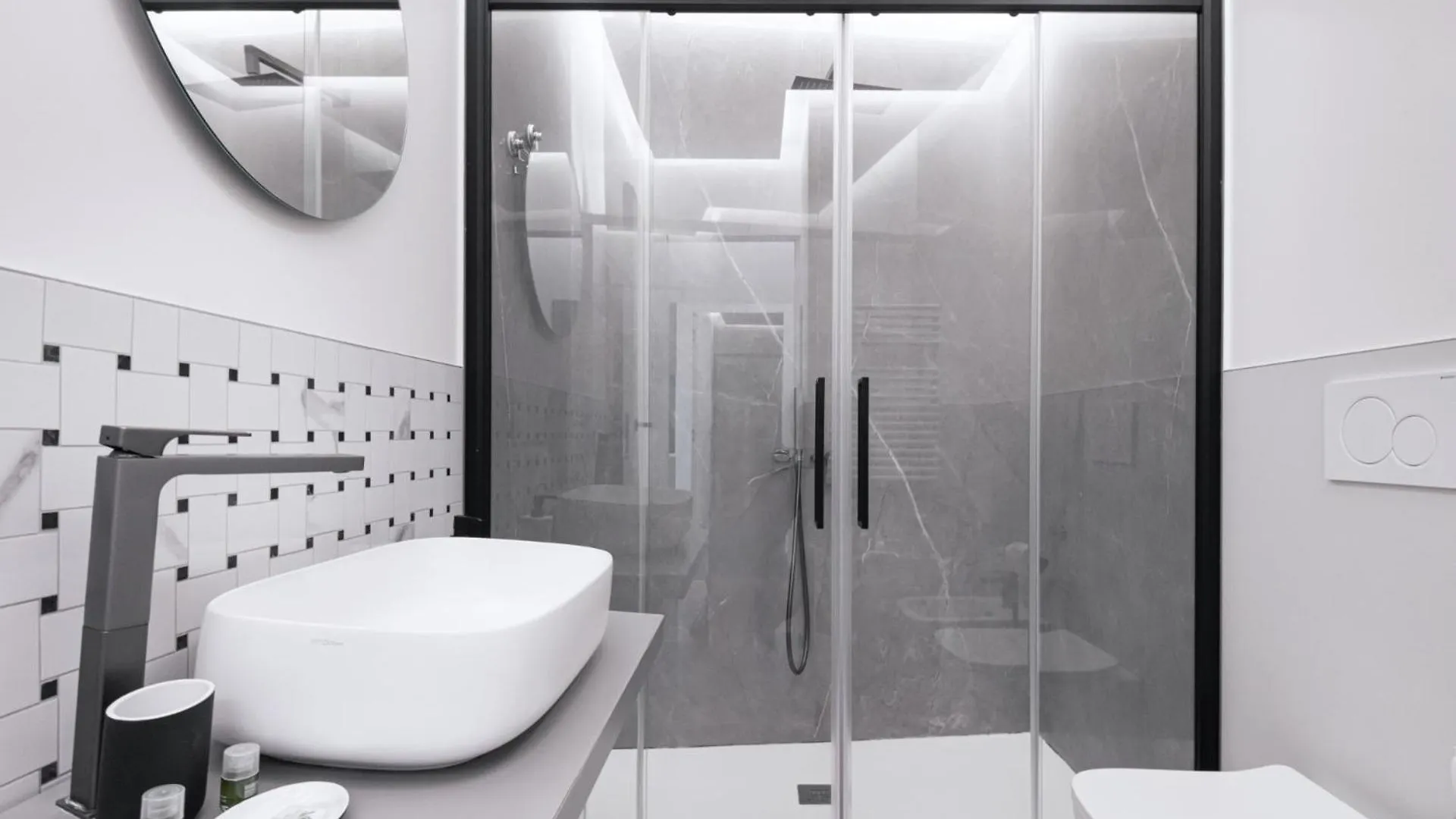 Easylife - Gioello Con Terrazzo Vicino Al Duomo Apartment Milan 0*,