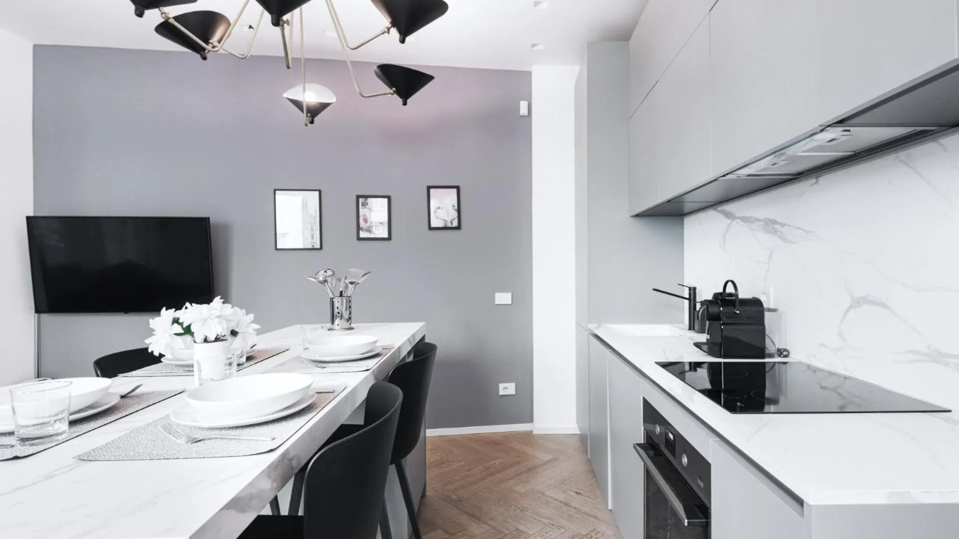 Easylife - Gioello Con Terrazzo Vicino Al Duomo Apartment Milan 0*,  Italy